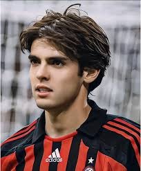 歌名应景，著名歌唱家波切利在世界杯抽签仪式演唱《今夜无人入眠》