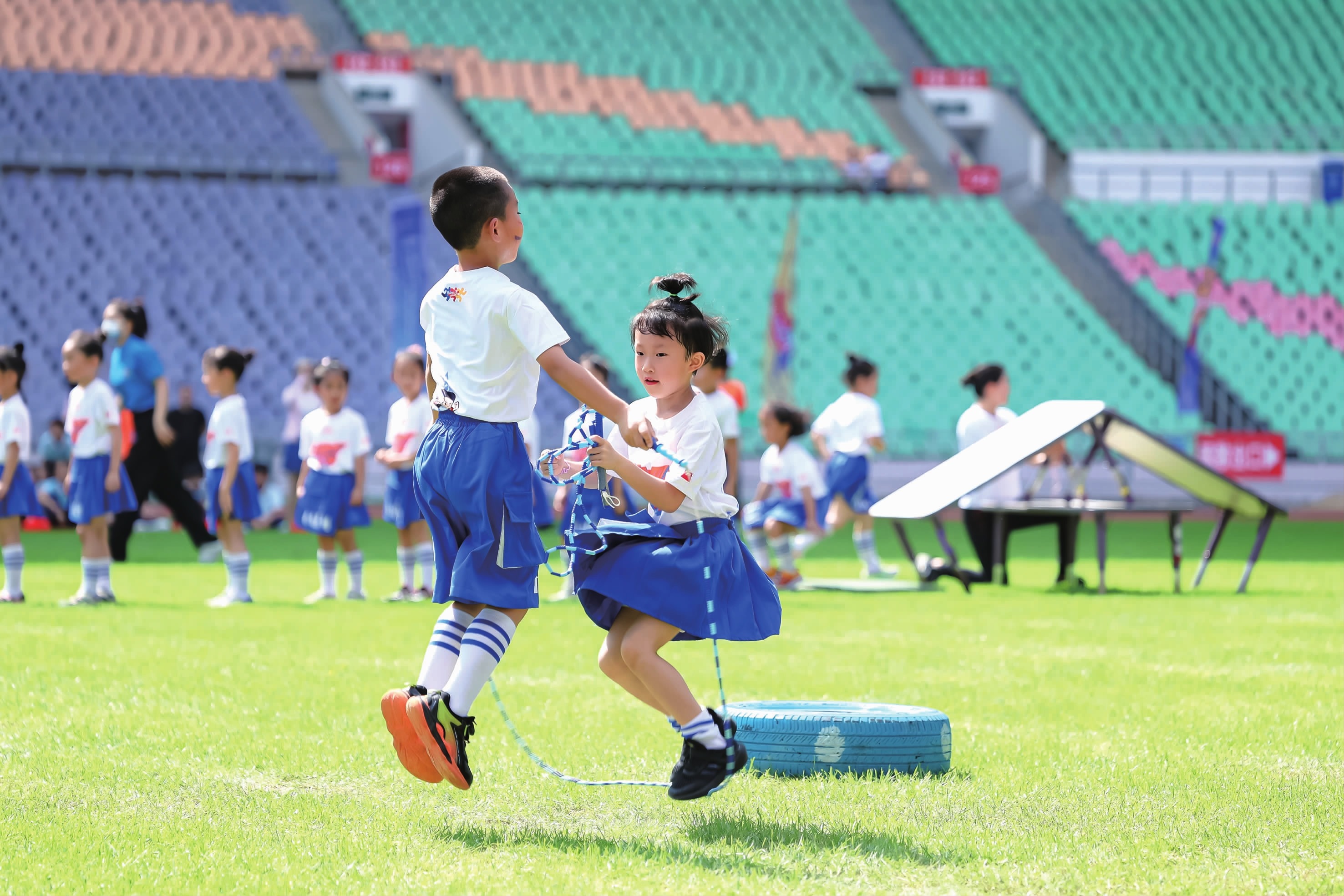 解析“命运错觉”的形成机制（剖析“命运错觉”的生成机理）