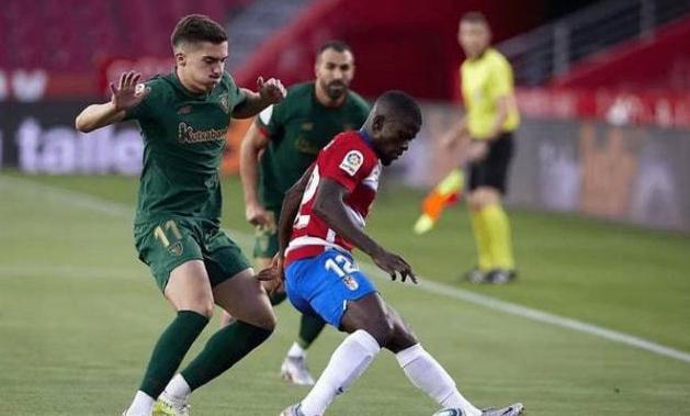 蹭地动作 蹭地动作