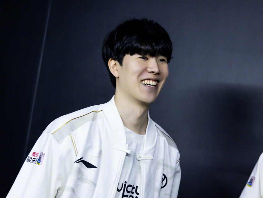 字母哥很可 字母哥很可